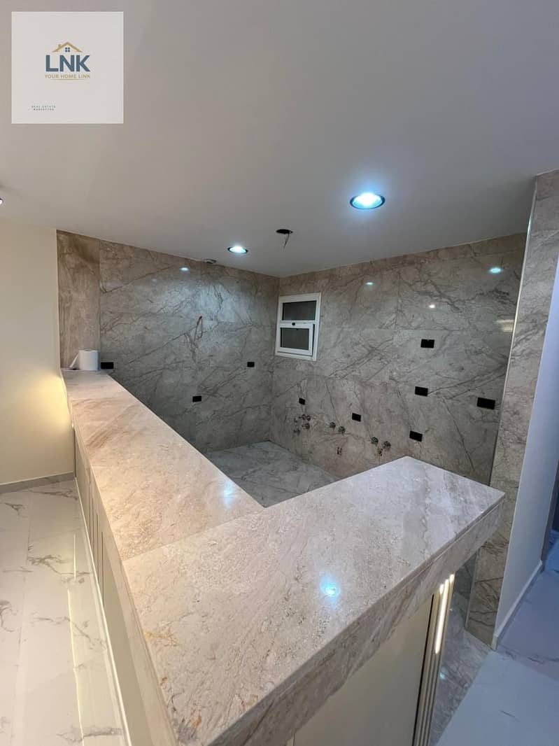 12 f709b06d-2ffc-41b2-a149-7c3c7e84e521. jpg