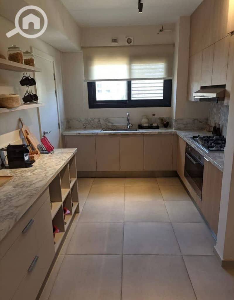 3 219f80d3-34dc-445a-b52e-65e4d92ff692. jpg