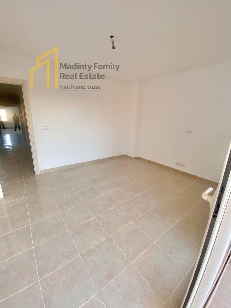 6 615152384_1594736214937021_8397791160419391853_n. jpg