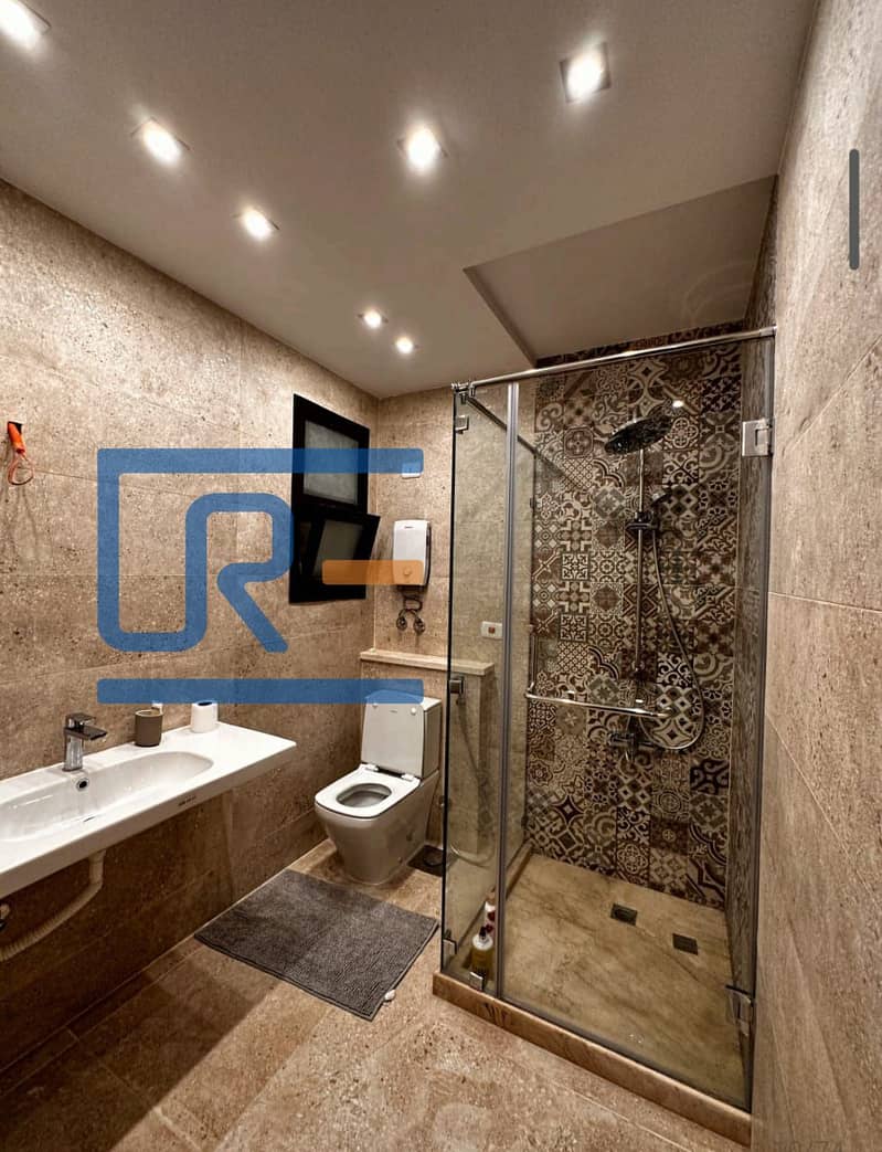 11 e92e245f-b972-4470-bbfb-de276b5de789. jpg