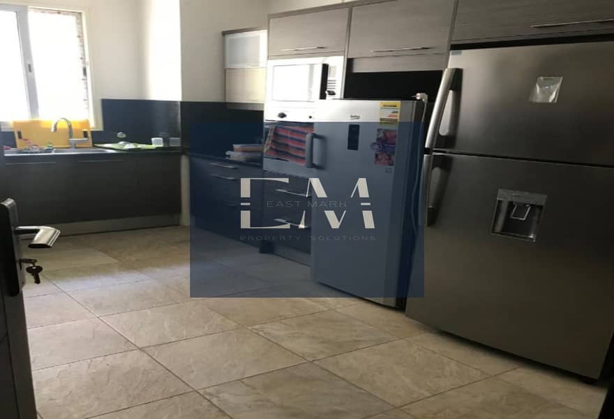 8 c487b8c4-9a75-4bb9-b38f-c22f938a116b. jpg