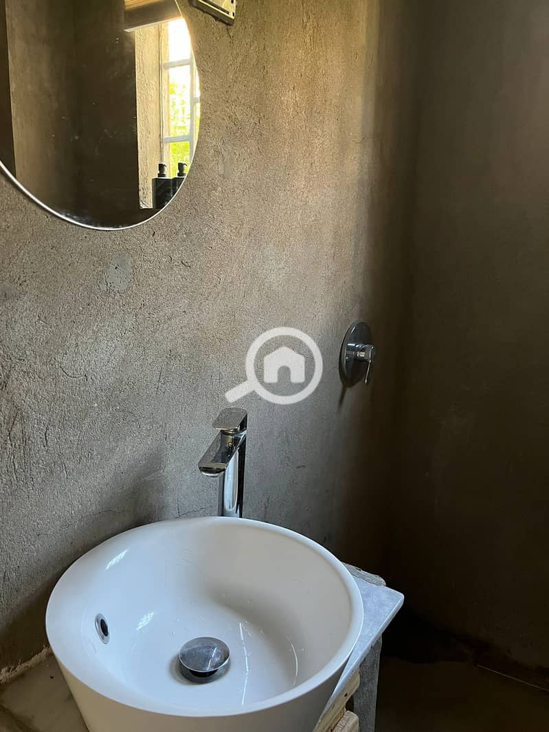 8 94977c84-0dbc-4a54-b598-ab864f658f21. jpg