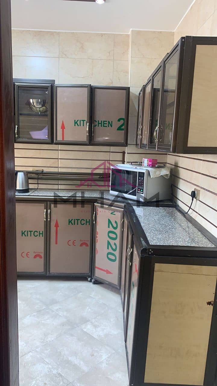 4 photo_6032912910704643119_y. jpg