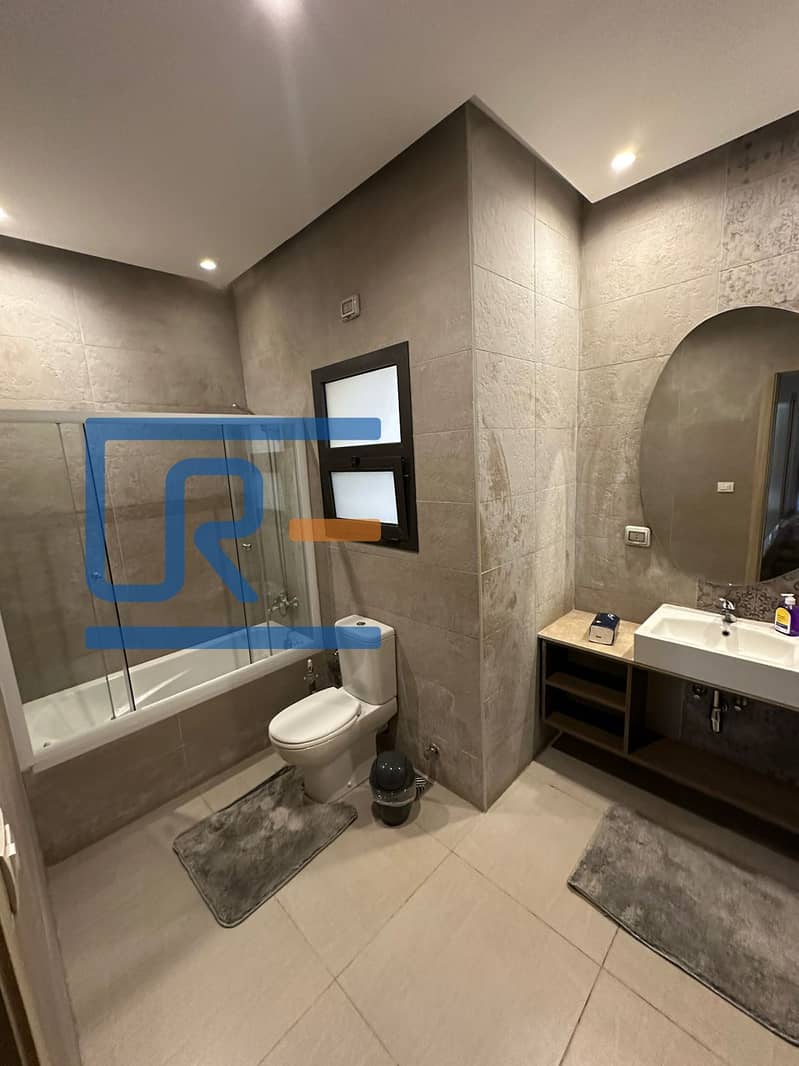 12 f656bfed-dcfc-4839-83ba-bc298e6f9e3f. jpg