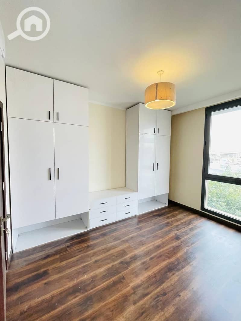 18 1b5b302e-1cb1-4d66-a49e-8b85f2f96716. jpeg