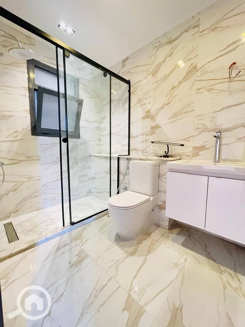 27 22954303-cde2-4d6c-b4e9-56953e52cf29. jpeg