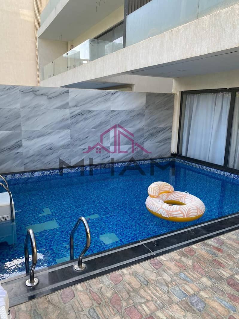 3 photo_6032912910704643093_y. jpg