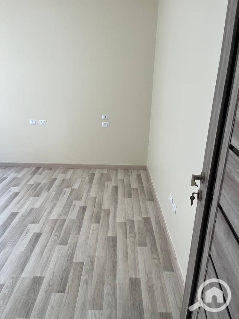 17 42cd8ecf-1355-47ab-b724-678e6704d7bf. jpeg