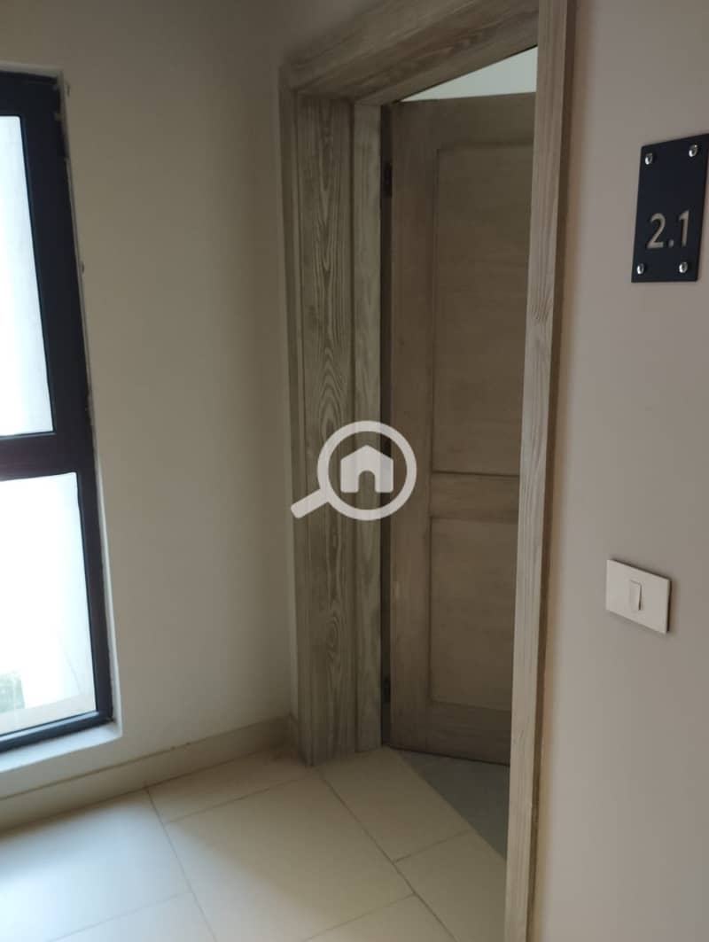 10 1f420f5f-39c7-426d-be10-0bac527d04fb. jpeg