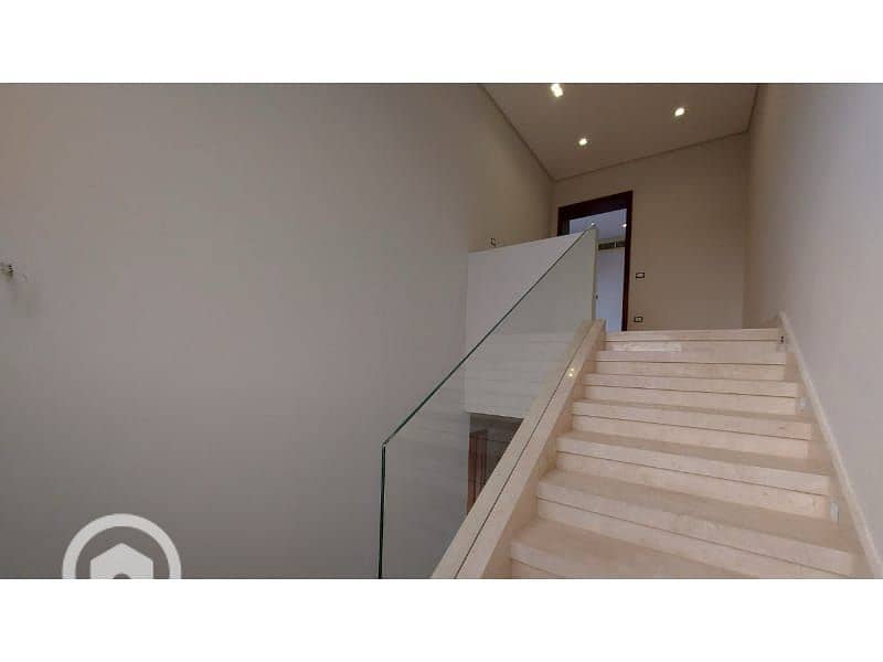 4 c088e5bc-d8b5-4e01-ae93-7b876b6ee357. jpg