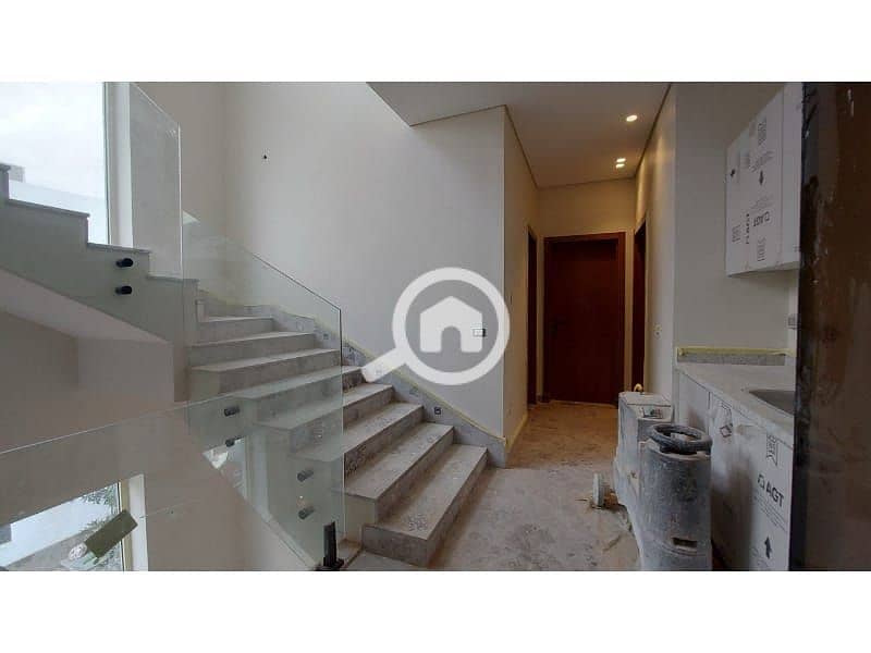 4 f8776fec-34c1-4d28-a2fc-bfa1089e34d3. jpg