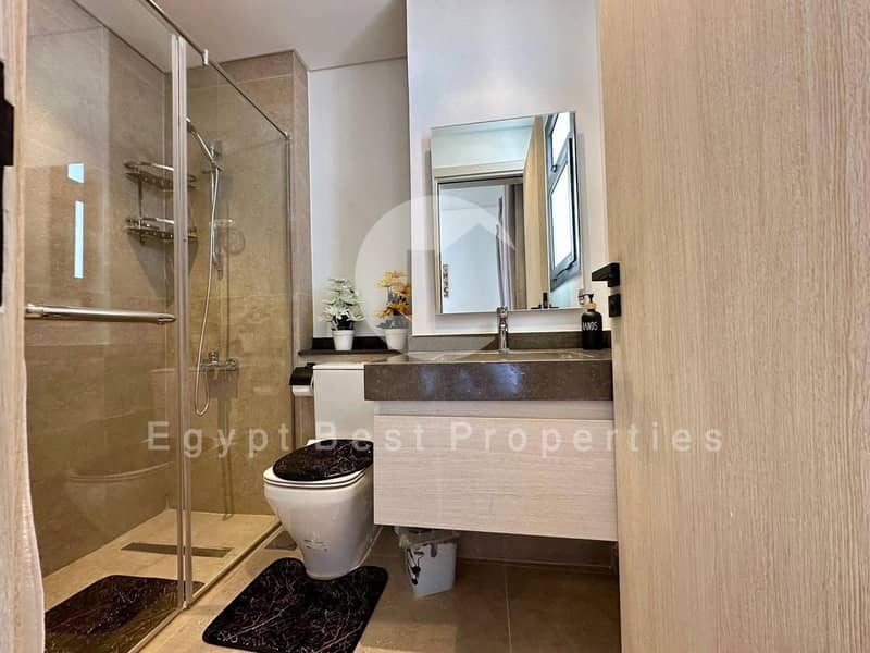 10 fea787f6-739f-450b-a5a6-3e66aa21c7fa. jpeg