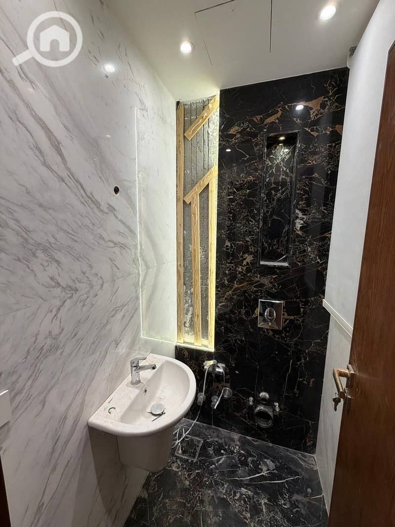 8 49020b3a-f07b-4660-ac18-c10addb89b54. jpeg