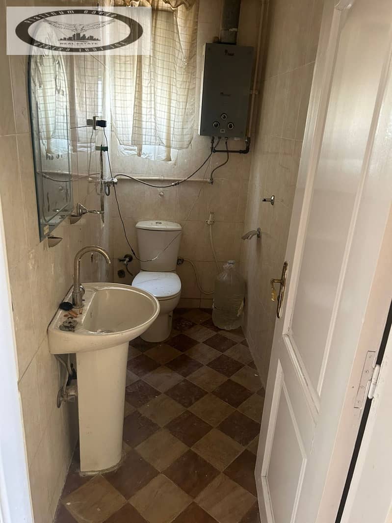 8 a0933f40-ad64-49c6-80d0-c394078e7c96. jpg