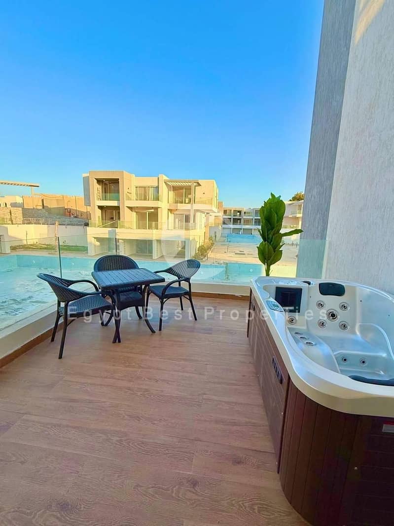 12 b5ff99fb-43b6-41da-847b-6ebbbc7c2aa0. jpeg