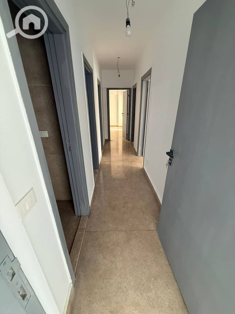 12 3f7e32ea-6318-47d3-8557-fe0db5a8ca39. jpeg