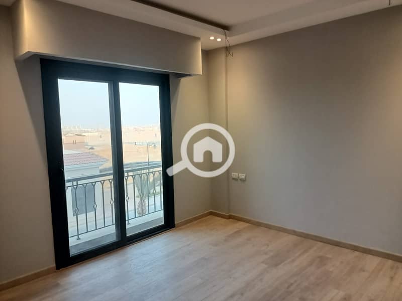 2 e2ed796f-4351-4ff5-b608-a6489ff6565f. jpg