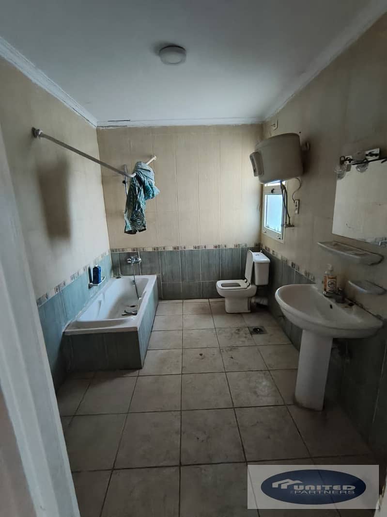 12 0edb9dc5-4085-4db9-8662-4694f1c5a10c. jpg