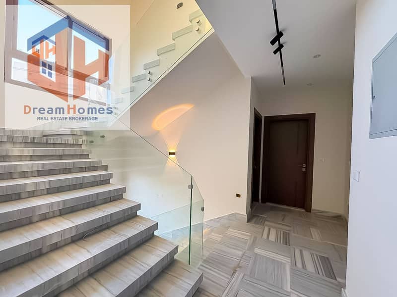 11 990bdd62-9df0-4746-b7c7-0655e81cc1e3. jpg