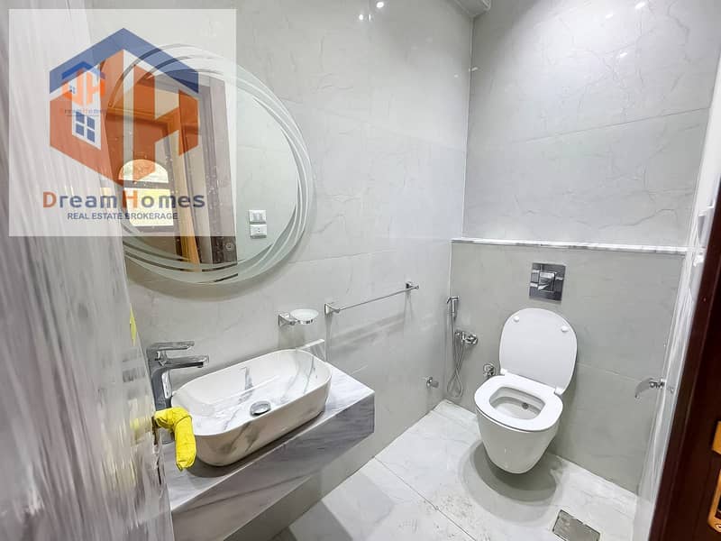 12 78359bc3-c945-47d0-8158-edee904a7467. jpg