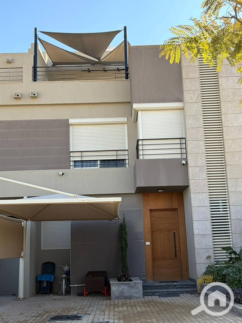 12 7671b942-f1dd-4c71-83c4-c65c1ef5a1d5. jpeg