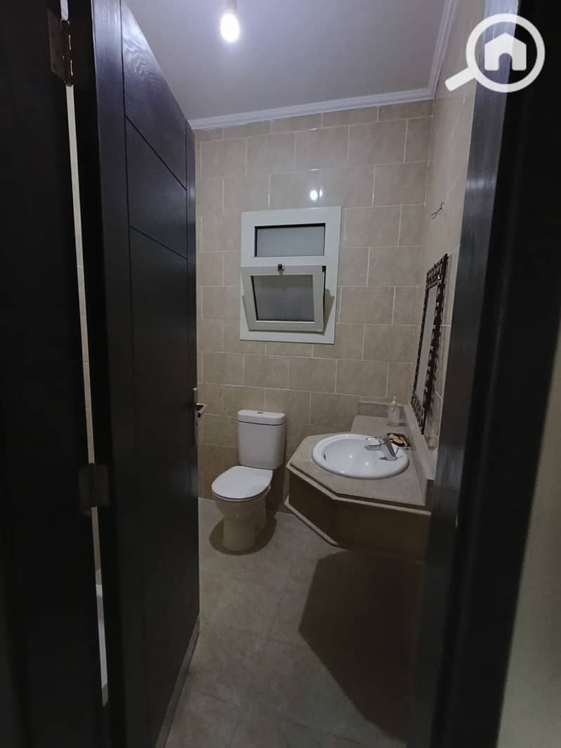 8 1d1ba3fa-c942-492c-84ec-53422e13a7f6. jpg