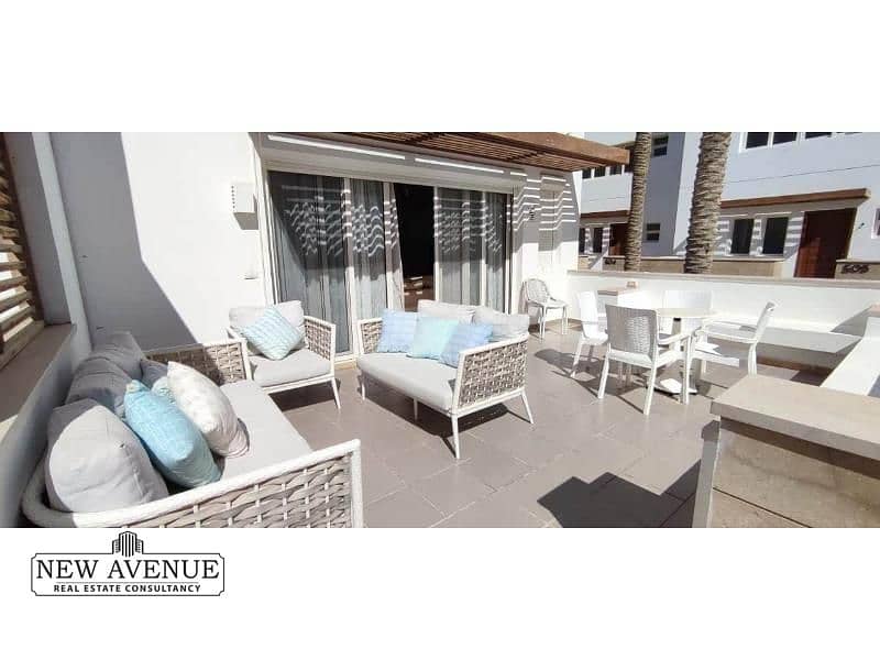 2 e63c9eed-69d5-4c98-a552-6855d77dfba3. jpg