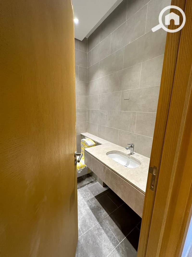 4 WhatsApp Image 2024-10-15 at 20.12. 27_4d9ff3fc. jpg