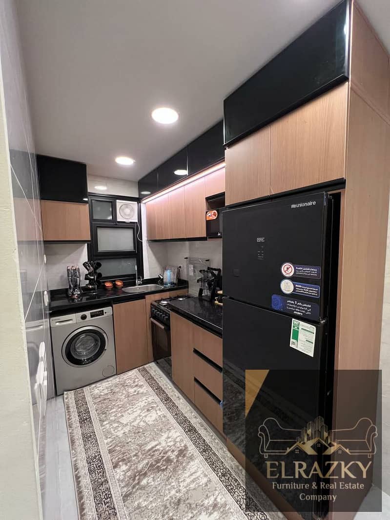 4 5b04738d-5718-42d5-9f5b-25b113ec51c9. jpg