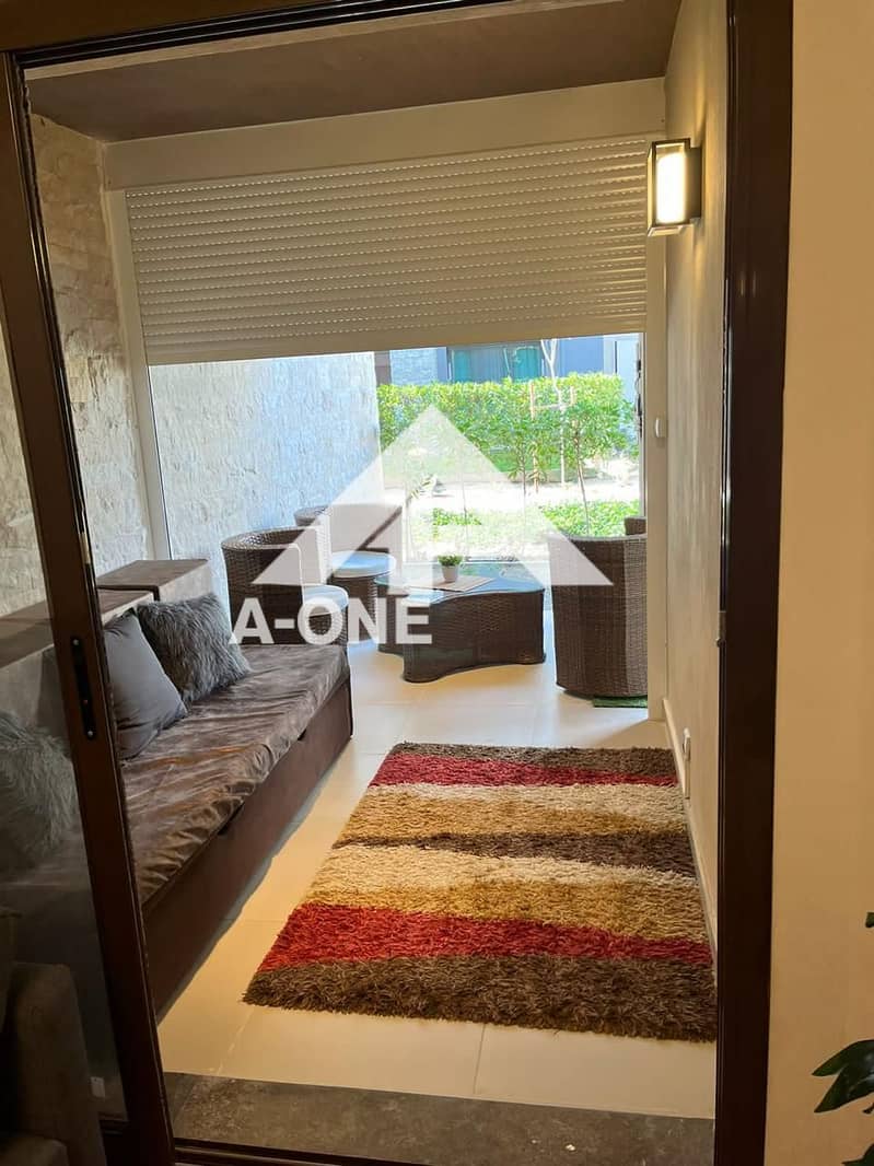 12 b0b1c071-e1e5-4dc3-9321-ca030b7d9e03. jpg