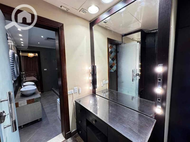 18 981b4556-5c11-416b-8abb-f33dc4d0fb7f. jpg