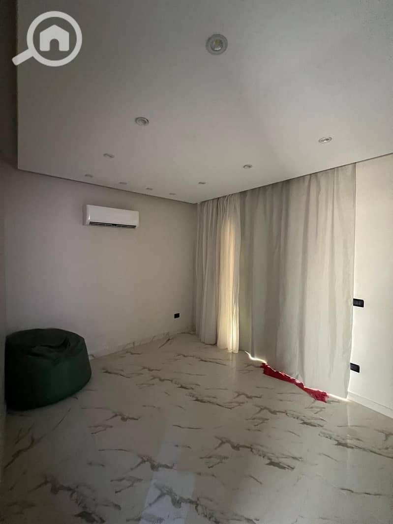 10 37d64c67-1e95-4466-9d47-dd9250434596. jpeg