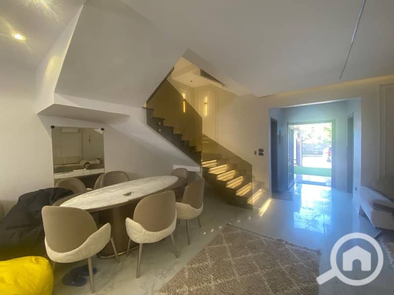 21 35d89211-6511-4a15-9eb0-68e014e24de9. jpeg