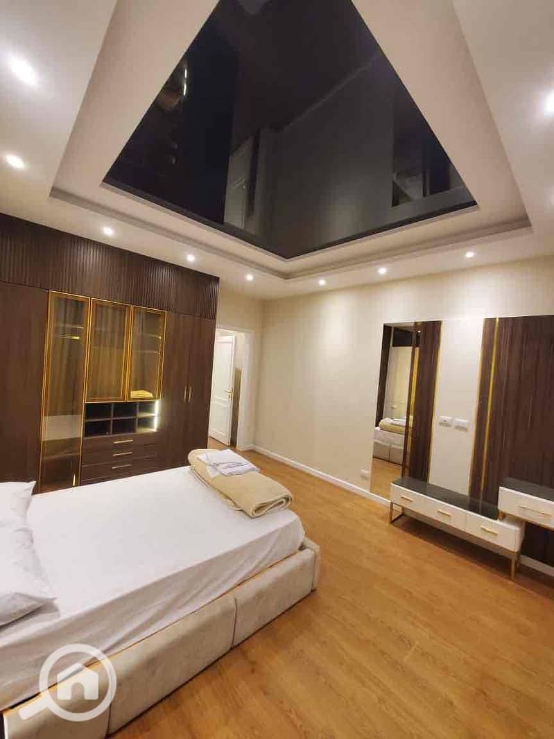 8 53e42778-e1f5-4e2d-806b-f40e2a80d0fe. jpg