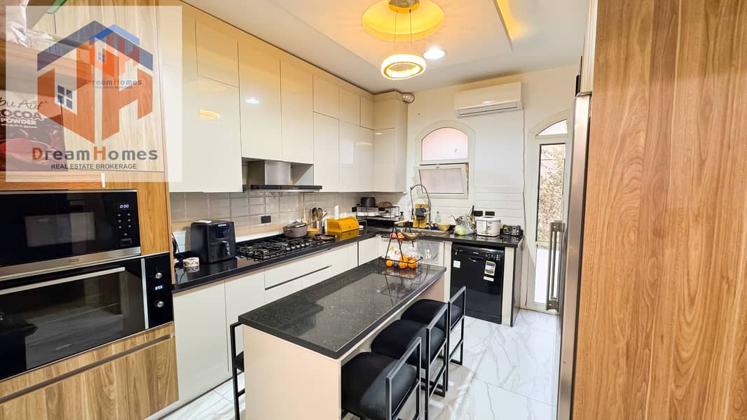 9 fe2f6b87-f8c7-42dd-9b09-03db2dccae8a. jpg