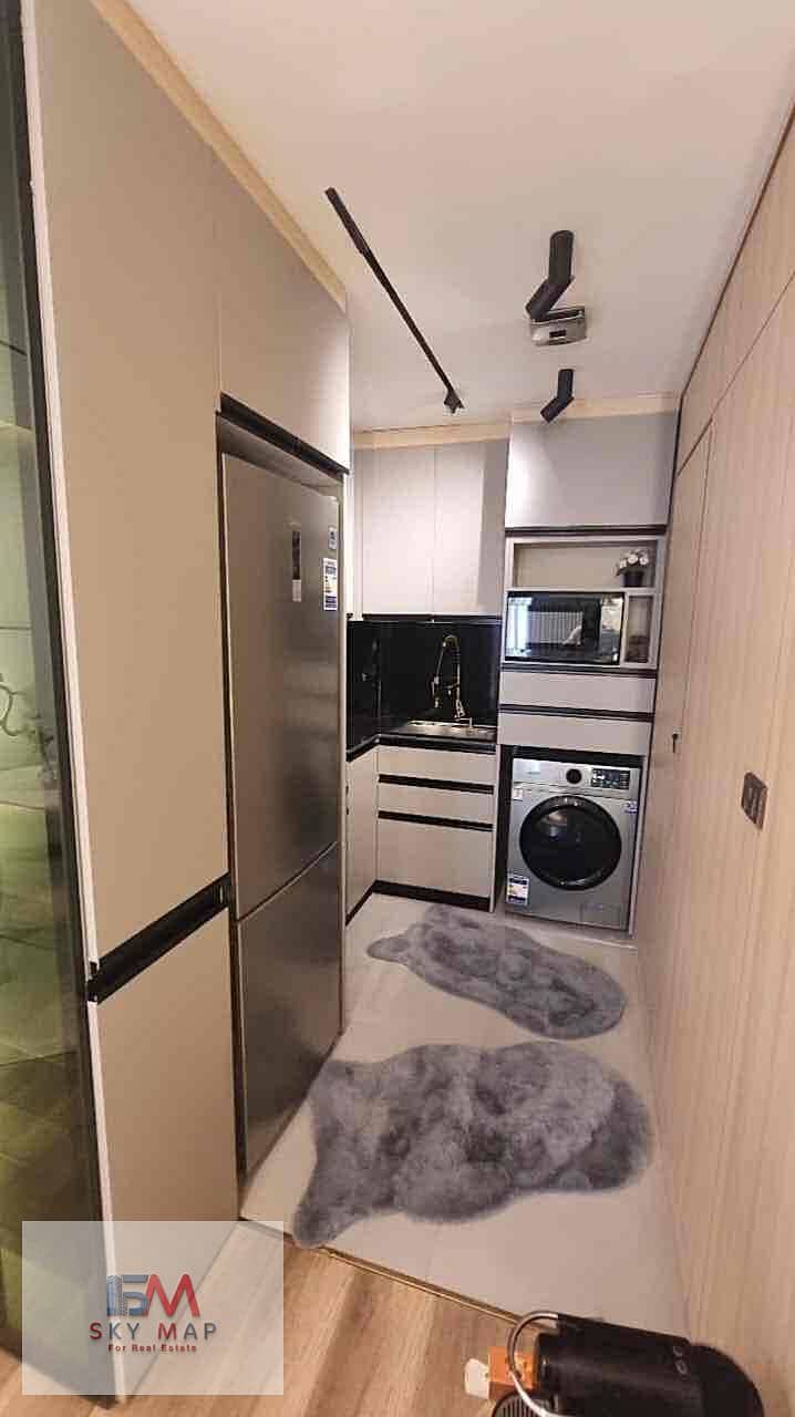 12 8a0f5637-8cf0-40e2-a984-3657c57c1679. jpg