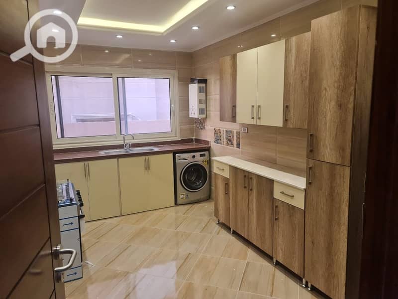 9 e331b9d9-b185-466e-828f-50ee90b28ab2. jpeg