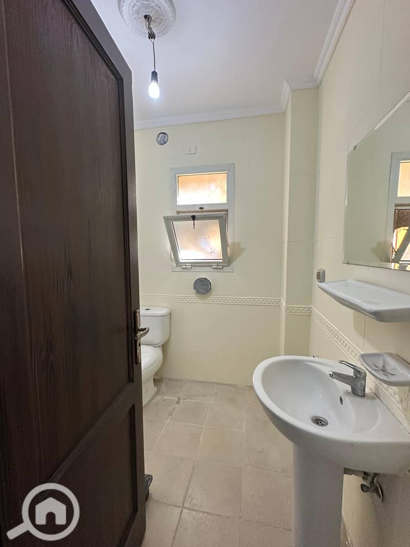 4 597d89f0-67f8-4897-b8dd-06685ea5f0a9. jpg