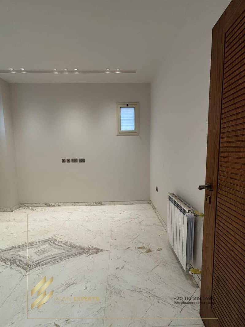 5 eb135abc-1805-48d1-9b9d-7a317758e807. jpg