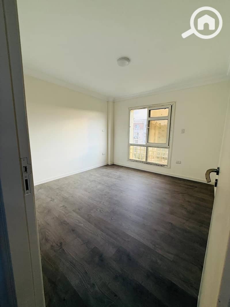 3 ee6d3cc4-aa21-4569-b6b4-4aa11c259496. jpg