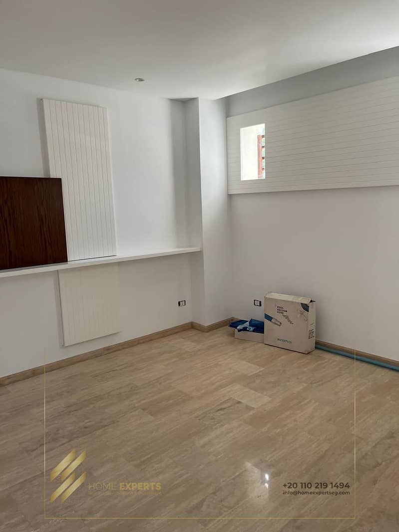 10 bd556d2c-82a3-4443-8f67-93ce0699b4a0. jpg