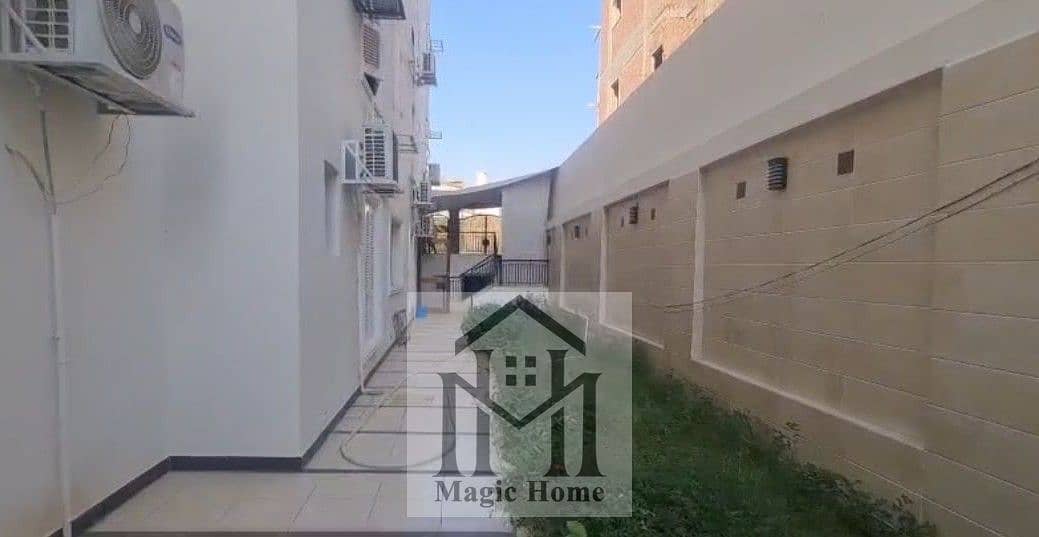 4 8ab05bdc-d3b1-4c9a-bc96-2b4e7e33c698. jpg