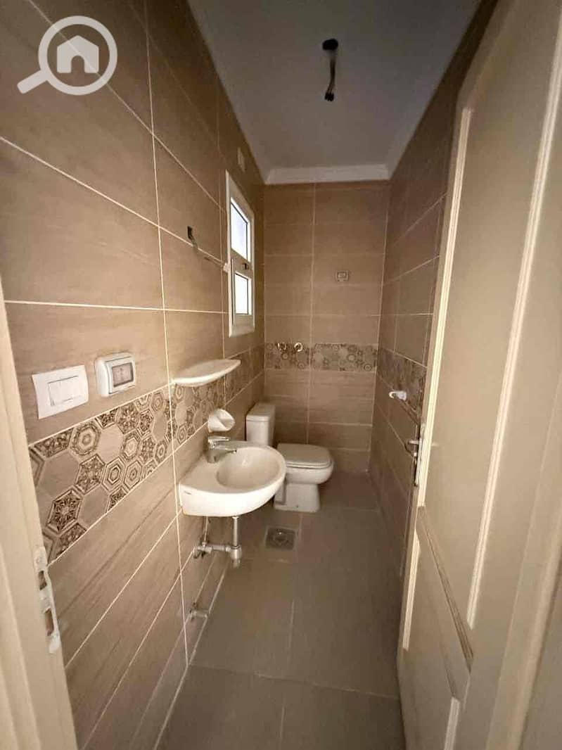 14 8c32560a-de2d-4a8a-ba43-e367a4c63a91. jpg