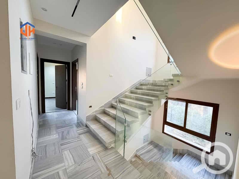 6 0a96bfb7-3335-44b2-bbba-7989ff1f781a. jpg