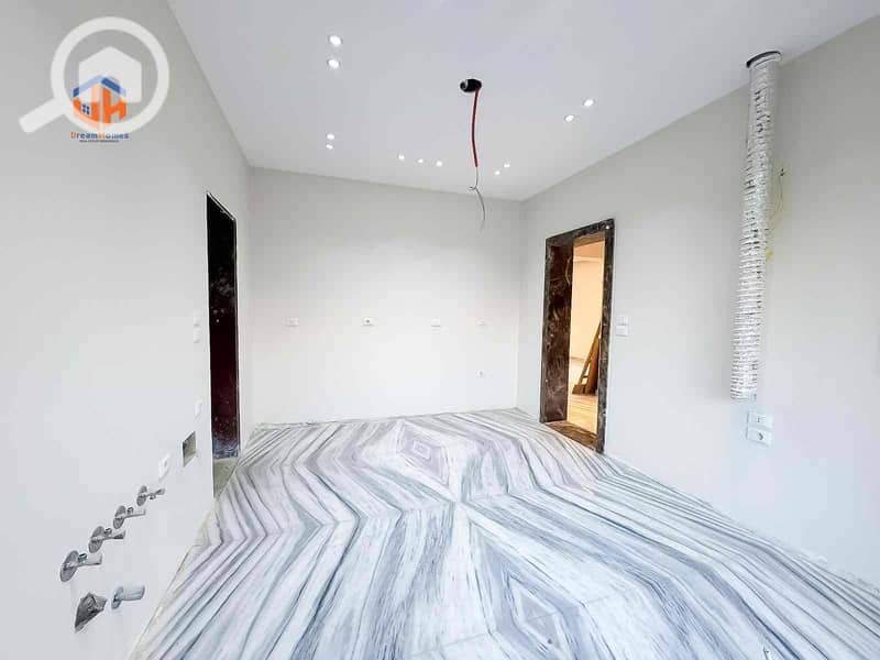 9 82012d82-52f9-4b8e-825e-c84a4582df6a. jpg