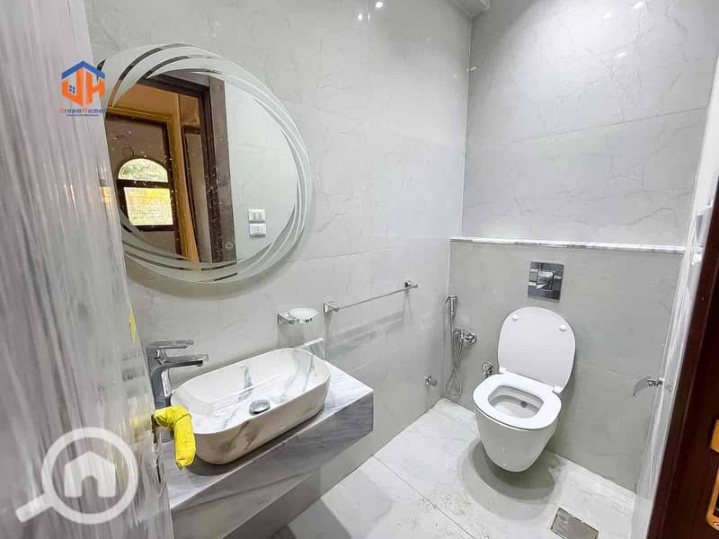 10 c9c4431e-d2a3-4884-a6d7-dbf5c1591461. jpg