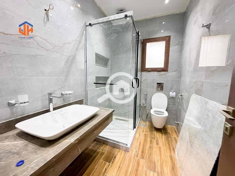 12 d66055c7-7f6c-4383-bd03-e3de34c6eb84. jpg