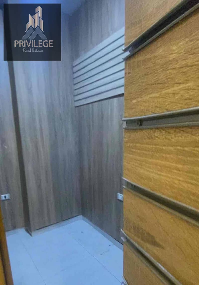 10 70231c74-5c25-4e35-a6e9-1246c36bfe92. jpg