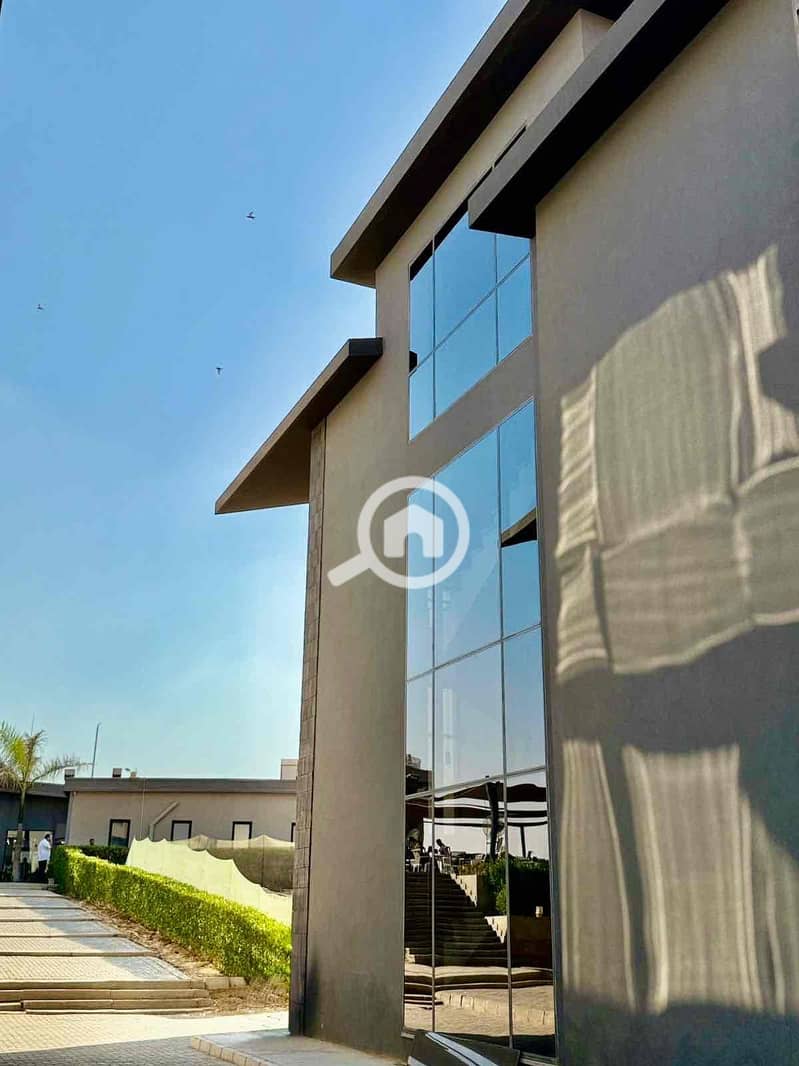 8 d9c474b8-d07b-4436-9f68-1a1163a18b91. jpg