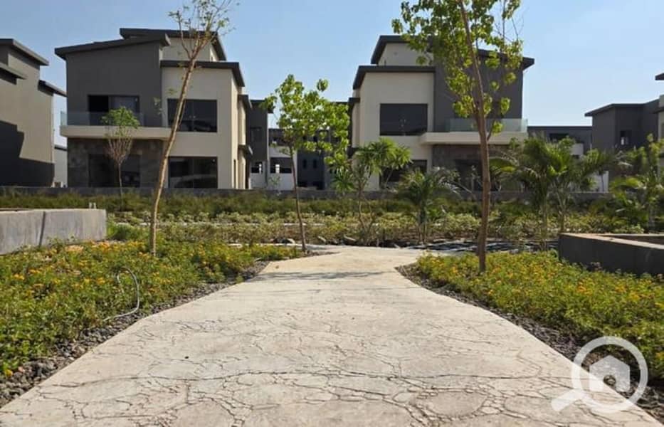 9 8240659-8e547o. jpg